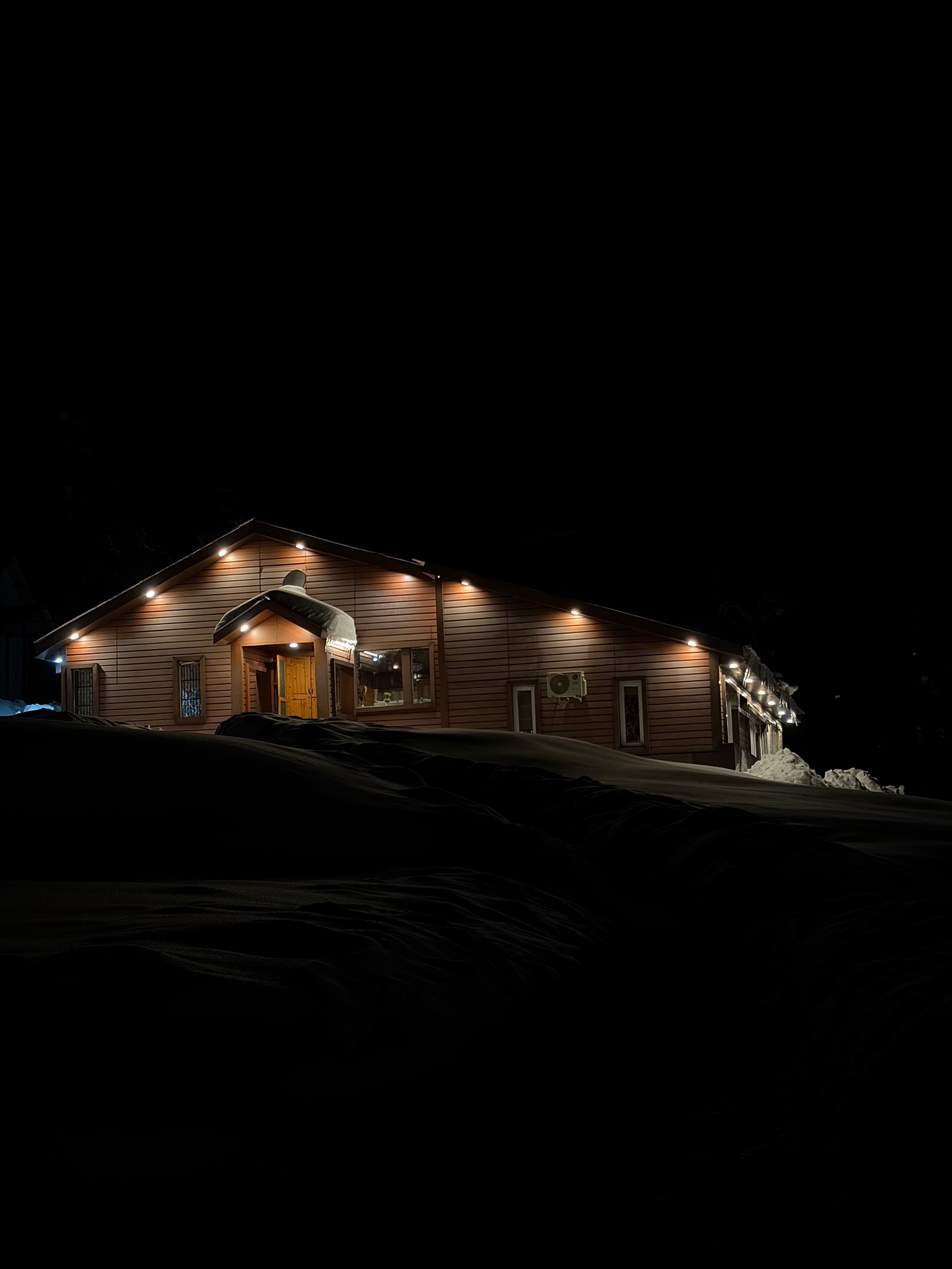A second photograph from Mohtasham's visual archive.